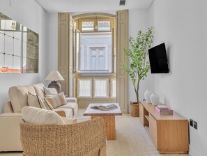 TV - Bright 2-bedroom apartment in the heart of Malaga (Málaga)