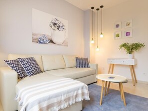 TV - Charming Apt in the heart of Malaga with rooftop pool (Málaga)
