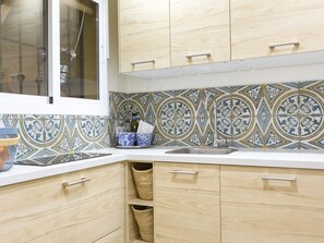 Microwave, toaster - Charming Apt in the heart of Malaga with rooftop pool (Málaga)
