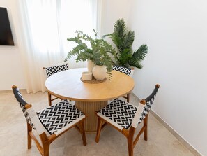 Dining - Bright apartment, shared pool, beach access (Chilches)