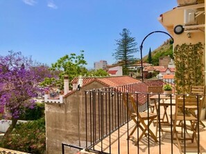 Outdoor dining - Charming apartment with private terrace in Pedregalejo (Málaga)