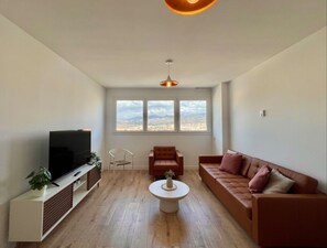 TV - Elegant Accommodation in Malaga - Ideal for Groups (Málaga)