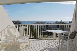 Outdoor dining - Premium Apartment 2P South Cap d'Agde (Cap d'Agde)