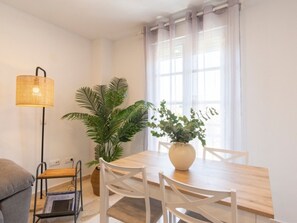 Dining - Central Malaga apartment with balconies and air conditioning (Málaga)