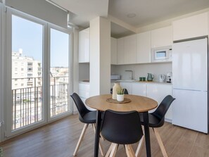 Fridge, microwave, oven, coffee/tea maker - Luxury apartment in the heart of Malaga, close to attractions (Málaga)