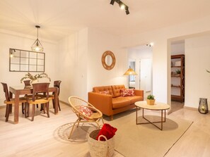 TV - Modern and bright apartment in Málaga city center (Málaga)