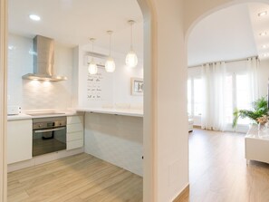 Fridge, microwave, oven, toaster - Charming bright apartment in historic center with parking on request (Málaga)
