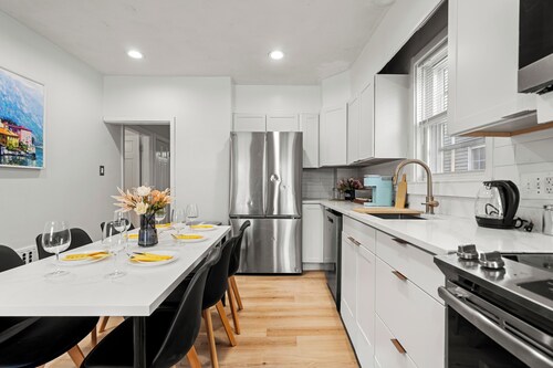 Family-Friendly 3BR  Easy Blue Line Access Near Boston