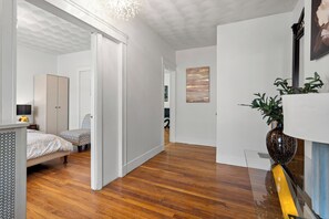 Interior - Marvelous 3-bedroom apartment in vibrant Boston (Boston)