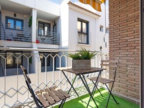 Outdoor dining - Apartment in Malaga just meters from the beach (Málaga)