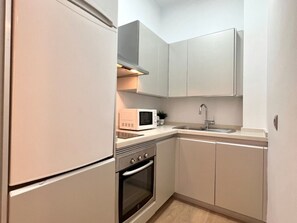 Fridge, microwave, coffee/tea maker, toaster - Modern apartment in city center with terrace in Málaga (Málaga)