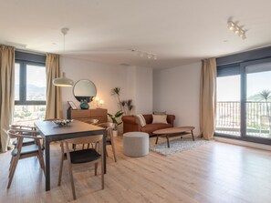 TV - Modern apartment in Malaga with panoramic views and contemporary comfort (Málaga)