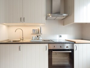 Fridge, microwave, oven, coffee/tea maker - Modern Studio in Soho, Malaga (Málaga)