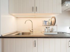Fridge, microwave, oven, coffee/tea maker - Modern Studio in Soho, Malaga (Málaga)