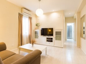 TV - Bright 3-bedroom apartment in the heart of Málaga (Málaga)