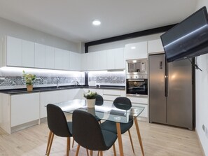 Fridge, microwave, oven - Modern and spacious duplex in the heart of Malaga (Málaga)