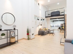 TV - Modern and spacious duplex in the heart of Malaga (Málaga)