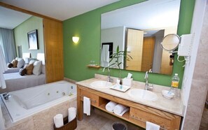 Bruser, boblebadekar, hårtørrer, håndklæder