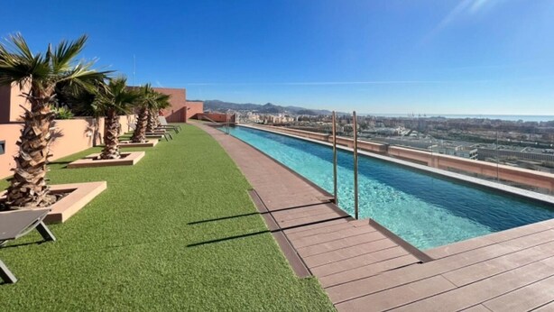 A rooftop pool with a clear view of the cityscape and mountains in the distance. - Bright apartment with pool and gym in Malaga (Málaga)