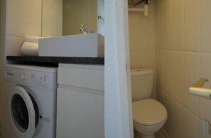 Bathroom - 2-room apartment with AC and parking at Cap d'Agde (Cap d'Agde)