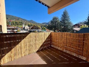 Property grounds - Central apartment for 6 ppl in Saint-Jean-de-Sixt with WiFi (Saint-Jean-de-Sixt)