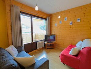 TV - Central apartment for 6 ppl in Saint-Jean-de-Sixt with WiFi (Saint-Jean-de-Sixt)
