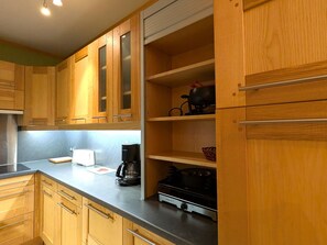 Fridge, microwave, coffee/tea maker - Central apartment for 6 ppl in Saint-Jean-de-Sixt with WiFi (Saint-Jean-de-Sixt)