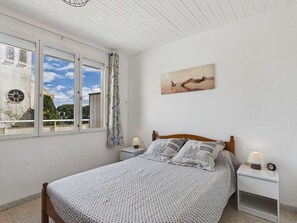 2 bedrooms - Bright apartment with terrace, near beach and shops (Le Grau d'Agde)