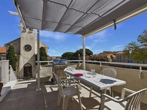 Outdoor dining - Bright apartment with terrace, near beach and shops (Le Grau d'Agde)
