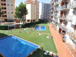 Pool - Family Apartment with Parking and Air Conditioning in Roses (Roses)