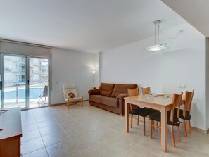 TV - Family Apartment with Parking and Air Conditioning in Roses (Roses)