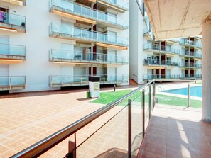 Property grounds - Family Apartment with Parking and Air Conditioning in Roses (Roses)