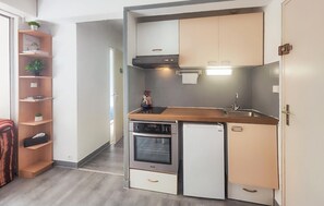 Fridge, microwave, oven, coffee/tea maker - 1 bedroom pet friendly apartment in Narbonne (Narbonne)