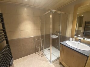 Hair dryer - 4-Bedroom Duplex with Balcony and Parking in Valmorel (Valmorel)