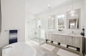 Towels, toilet paper - An Inlet Dream - 7 bedroom charmer (Inlet Beach)
