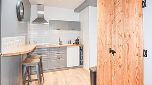 Kaffetrakter/tekoker, kjøleskap, mikrobølgeovn og ovn