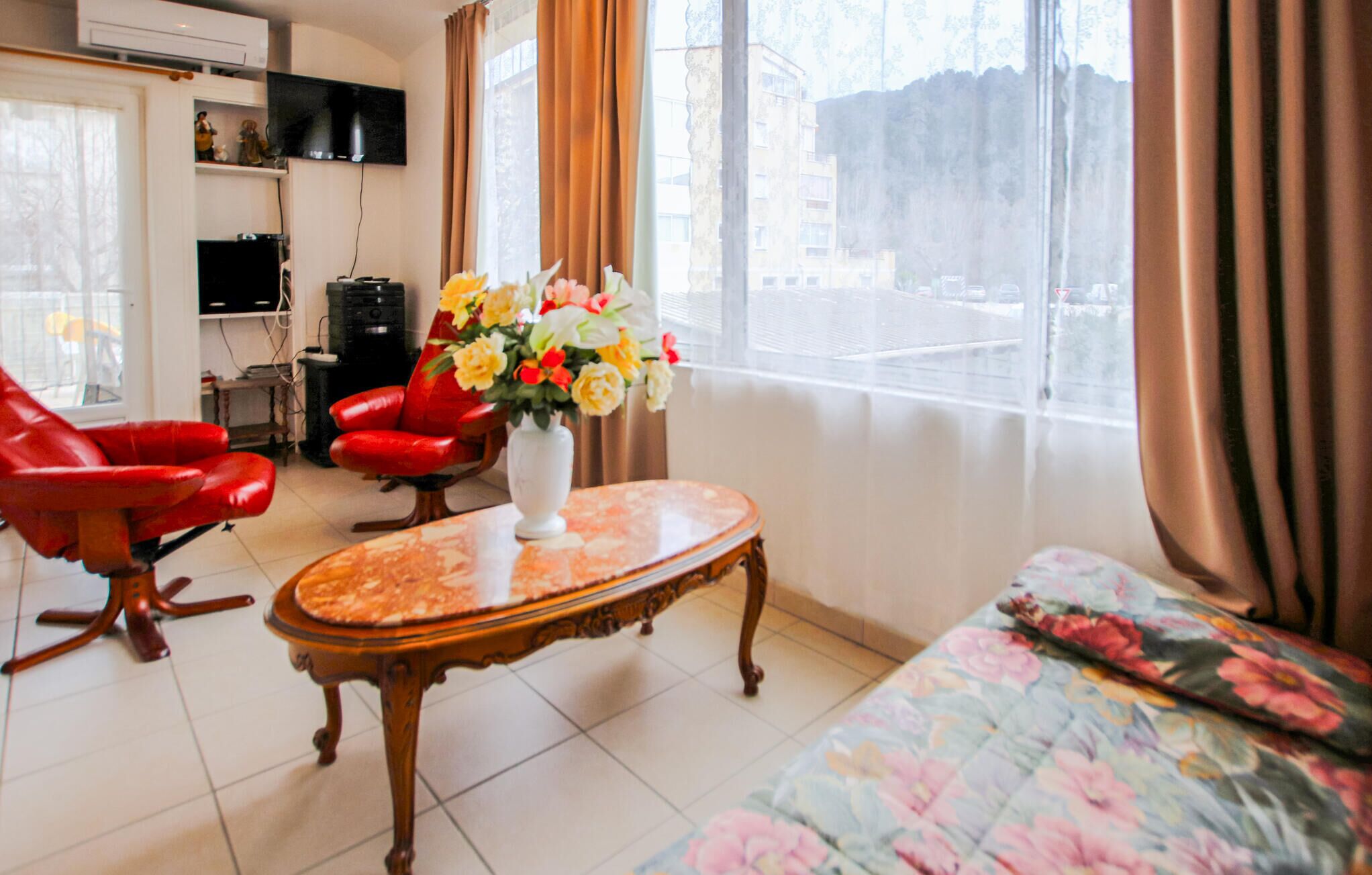 Fer et planche à repasser, lit parapluie, Wi-Fi gratuit