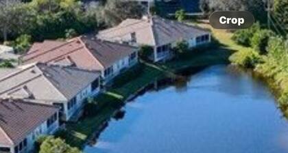 Cozy 2-bedroom Villa Near by Pool. Across from Burnt Store Marina. Pets R OK