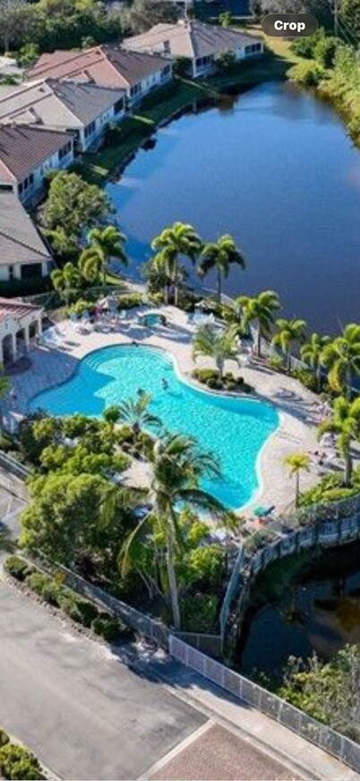 Cozy 2-bedroom Villa   Near by Pool. Across from Burnt Store Marina.   Pets R OK