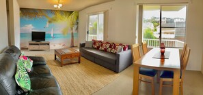 Living area - Peace and Quiet Near the Beach (Port Macquarie)