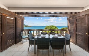 Outdoor dining - Oceanfront, Sapphire Beach, Pool, 2 bedrooms, 2 bath (St. Thomas)