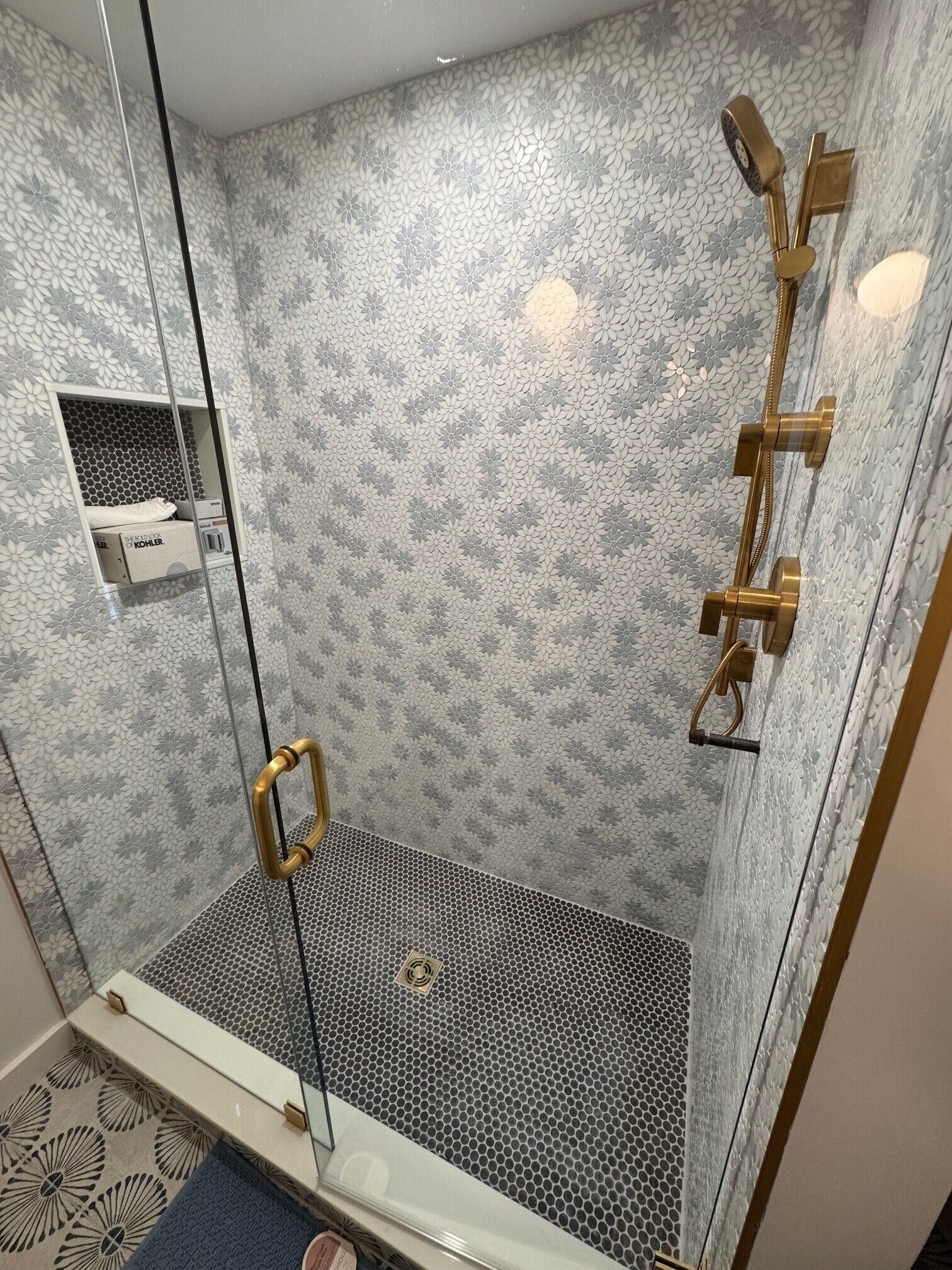 Dusj, hårføner, bidé og håndklær