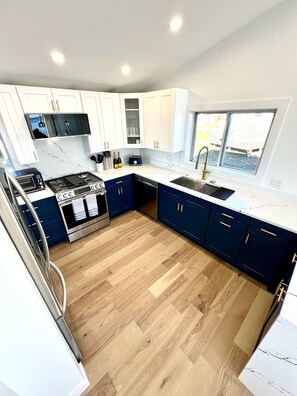 Private kitchen - Fully Remodeled Beach House with Incredible Views!!! (Mattapoisett)