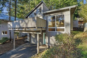 Exterior - Latitude 45 - 2BR 2BA secluded in trees near beach (Manzanita)