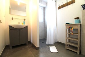Hair dryer, towels - Villa n°7 - Les sauzes (La Flotte)