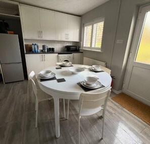 Dining - The Serene Retreat in Manchester (Manchester)