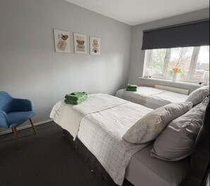 3 bedrooms, iron/ironing board, free WiFi, bed sheets - The Serene Retreat in Manchester (Manchester)