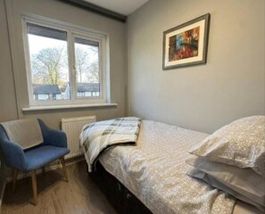 3 bedrooms, iron/ironing board, free WiFi, bed sheets - The Serene Retreat in Manchester (Manchester)
