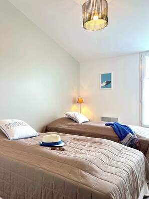 Iron/ironing board, free WiFi, bed sheets - Villa n°12 - Shirt case (La Flotte)