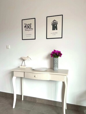 Interior - Villa n°12 - Shirt case (La Flotte)